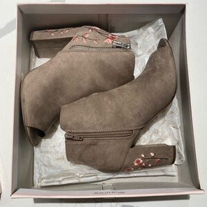 Candie's Floral Embroidered Brown Ankle Boots
